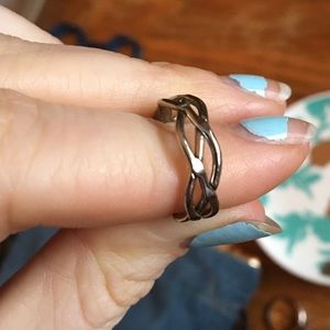 🛍 Silver Tone Criss Cross Toe Ring